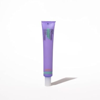 Aqui estão algumas opções de texto ALT para a imagem do "Retinol Sérum Uniformizador Sallve 35g", usando "Retinol Sallve" como foco, variando em descritividade: **Opção 1 (Simples e direta):** `Retinol Sallve: Sérum uniformizador da pele.` **Opção 2 (Um pouco mais descritiva):** `Retinol Sallve: Imagem do frasco do Sérum Uniformizador 35g da Sallve.` **Opção 3 (Focando no benefício):** `Retinol Sallve: Sérum para uma pele mais uniforme e radiante.` **Opção 4 (Se houver detalhes visuais importantes, como a embalagem):** `Retinol Sallve: Frasco branco e minimalista do Sérum Uniformizador Sallve, com destaque para o nome "Retinol Sallve".` **Opção 5 (Para acessibilidade máxima):** `Imagem do produto Retinol Sallve, um sérum uniformizador da pele da marca Sallve, embalado em um frasco de 35 gramas.` **Qual escolher?** A melhor opção depende do contexto e do que você quer destacar. Se o objetivo é apenas identificar o produto, a opção 1 ou 2 são suficientes. Se você quer enfatizar o benefício ou algum detalhe visual, as opções 3, 4 e 5 são melhores. Lembre-se que o texto ALT deve ser conciso e descritivo, ajudando pessoas com deficiência visual a entenderem o conteúdo da imagem.
