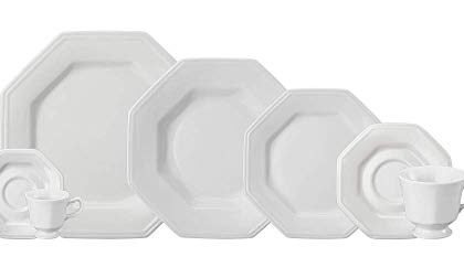 Aqui estão algumas opções de texto ALT, com variações de detalhe e foco: **Opção 1 (Mais descritiva):** ``` Jantar Porcelana Schmidt: Serviço de jantar e chá branco, modelo Octogonal Prisma, 20 peças. ``` **Opção 2 (Mais concisa):** ``` Jantar Porcelana Schmidt: Serviço de jantar Octogonal Prisma branco. ``` **Opção 3 (Foco na marca):** ``` Jantar Porcelana Schmidt: Elegante serviço de jantar e chá da renomada marca. ``` **Opção 4 (Se houver um detalhe específico na imagem que queira destacar):** ``` Jantar Porcelana Schmidt: Detalhe da borda do prato do serviço Octogonal Prisma. (Substitua "borda do prato" pelo detalhe específico). ``` **Qual escolher?** A melhor opção depende do contexto da imagem e do que você quer que os usuários saibam. Se a imagem mostra o conjunto completo, a Opção 1 é uma boa escolha. Se for um close-up de uma peça, a Opção 4 pode ser melhor. A Opção 2 é boa para uma visão geral rápida. A Opção 3 foca na credibilidade da marca.