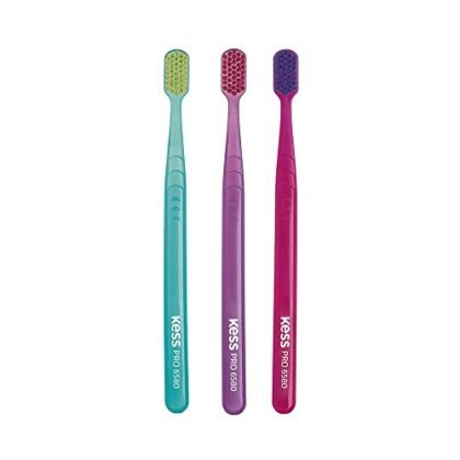 Aqui estão algumas opções de texto ALT para a imagem "Escova Dental KESS Pack com 3 Escovas Dentais Pro Extra Macias", com diferentes níveis de detalhe: **Opção 1 (Mais simples):** ``` Escova Dental KESS Pro Extra Macia - Pack com 3. ``` **Opção 2 (Um pouco mais descritiva):** ``` Embalagem com 3 Escovas Dentais KESS Pro Extra Macias, ideais para dentes sensíveis. ``` **Opção 3 (Focando nos benefícios):** ``` Escova Dental KESS: Cerdas extra macias para uma limpeza suave e eficaz, protegendo suas gengivas. Pack com 3 unidades. ``` **Opção 4 (Se a imagem mostrar detalhes específicos, adicione-os):** * **Se a imagem mostrar a cor das escovas:** "Pack com 3 Escovas Dentais KESS Pro Extra Macias em cores sortidas." * **Se a embalagem estiver em destaque:** "Embalagem do Pack com 3 Escovas Dentais KESS Pro Extra Macias." **Qual opção escolher?** * Se o foco for puramente identificação, a **opção 1** é suficiente. * Se quiser dar um pouco mais de contexto sobre o produto, a **opção 2** ou **3** são boas escolhas. * Se a imagem tiver detalhes visuais relevantes (como a cor das escovas ou um close-up das cerdas), a **opção 4** é a melhor. **Dicas:** * Seja conciso. * Use palavras-chave relevantes ("Escova Dental KESS", "extra macia", "3 unidades"). * Pense no que a pessoa que não pode ver a imagem precisa saber sobre ela. Lembre-se, o texto ALT serve para ajudar pessoas com deficiência visual a entenderem o conteúdo da imagem. Adapte o texto para que seja o mais informativo e relevante possível.
