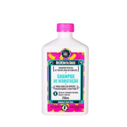 Aqui estão algumas opções de texto ALT para a imagem, usando "Hidratação Lola" e variando em detalhe: **Opção 1 (Curta e direta):** `Hidratação Lola: Shampoo Ghee de Hidratação Lola Cosmetics.` **Opção 2 (Um pouco mais descritiva):** `Hidratação Lola: Embalagem do Shampoo Ghee de Hidratação da Lola Cosmetics.` **Opção 3 (Focada na marca e tipo de produto):** `Hidratação Lola: Shampoo Ghee de Hidratação, um produto Lola Cosmetics para cabelos ressecados.` **Opção 4 (Se houver um destaque visual específico na imagem, como o logo):** `Hidratação Lola: Frasco do Shampoo Ghee de Hidratação da Lola Cosmetics, com destaque para o logo da marca.` **Qual usar?** A melhor opção depende do contexto da página. Se a página já menciona a marca Lola Cosmetics várias vezes, a opção 1 pode ser suficiente. Se a imagem é a única referência ao produto, a opção 2 ou 3 são melhores. Se a imagem destaca um detalhe específico, a opção 4 pode ser ideal. O importante é que o texto ALT seja conciso, relevante e ajude usuários com deficiência visual a entenderem o que a imagem representa.