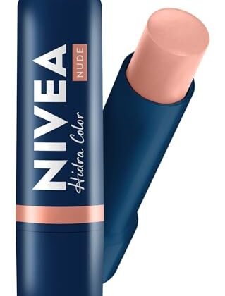 Aqui estão algumas opções de texto ALT para a imagem, variando em nível de detalhe: **Opção 1 (Mais simples):** `Hidratante Labial NIVEA Nude` **Opção 2 (Um pouco mais descritiva):** `Hidratante Labial NIVEA Hidra Color Nude` **Opção 3 (Mais completa, considerando o contexto do título):** `Hidratante Labial NIVEA Hidra Color 2 em 1 Nude` **Qual escolher?** A melhor opção depende do contexto da sua página. * Se o usuário já tem informações sobre o produto no texto circundante, a opção mais simples pode ser suficiente. * Se você quer garantir que o usuário saiba exatamente qual produto está vendo, a opção mais completa é a melhor. **Em geral, a opção 3 (Hidratante Labial NIVEA Hidra Color 2 em 1 Nude) é a mais recomendada, pois é a mais precisa e completa, aproveitando o título do produto.**