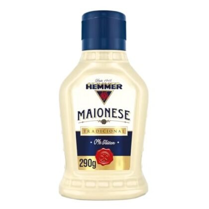 Aqui estão algumas opções de texto ALT para a imagem, variando em nível de detalhe: **Opção 1 (Mais simples):** `Maionese Hemmer Tradicional em pote de 290g.` **Opção 2 (Um pouco mais descritiva):** `Pote de Maionese Hemmer Tradicional de 290g. Perfeita para sanduíches e acompanhamentos.` **Opção 3 (Focada na marca e produto):** `Maionese Hemmer: o sabor tradicional que você conhece e confia, agora em pote de 290g.` **Qual escolher?** A melhor opção depende do contexto da imagem. Se a imagem faz parte de uma listagem de produtos, a opção 1 é suficiente. Se está sendo usada em uma receita ou artigo, a opção 2 ou 3 podem ser mais adequadas. A mais importante é que o texto ALT seja conciso, informativo e relevante para a imagem e o contexto da página.