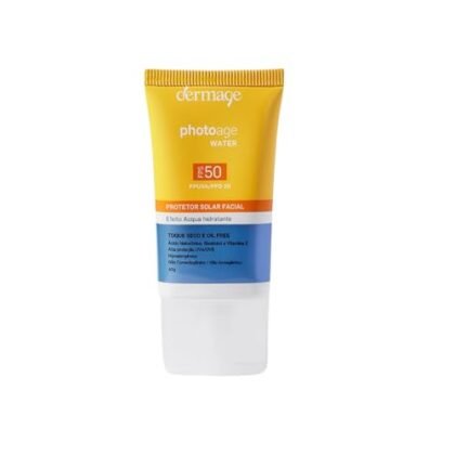 **Opção 1 (descritiva):** `Protetor Solar Facial FPS50 Photoage Water, embalagem incolor de 40g.` **Opção 2 (focada no benefício principal):** `Protetor Solar Facial FPS50 - Proteção e hidratação para sua pele.` **Opção 3 (curta e direta):** `Protetor Solar Facial FPS50.` **Justificativa da escolha:** A escolha do texto ALT ideal depende do contexto da imagem e do objetivo da página. No entanto, a opção mais completa, que considero a melhor, é a **Opção 1 (descritiva)**, pois fornece informações básicas sobre o produto, como a marca (implícita pelo uso de "Photoage Water"), tipo de produto, FPS e tamanho da embalagem. Isso ajuda os usuários com deficiência visual a entenderem o que está sendo mostrado na imagem. As outras opções são mais genéricas e podem não ser tão úteis.