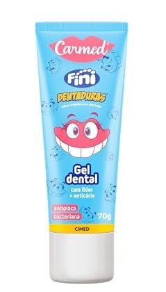 Aqui estão algumas opções de texto ALT para a imagem, usando "Carmed Fini": **Opção 1 (Descritiva e focada no produto):** `Carmed Fini Dentaduras, gel dental infantil com flúor sabor framboesa e morango.` **Opção 2 (Mais curta e direta):** `Carmed Fini: Gel dental infantil sabor framboesa e morango.` **Opção 3 (Destacando a colaboração):** `Carmed Fini, a combinação divertida de Carmed e Fini em um gel dental.` **Opção 4 (Enfatizando o público-alvo):** `Carmed Fini Dentaduras, o gel dental infantil com sabor de Fini.` **Qual usar?** A melhor opção depende do contexto da imagem e do que você quer enfatizar. Se a imagem mostra claramente a embalagem e o tipo de produto, a opção mais curta pode ser suficiente. Se você quer destacar o sabor ou a colaboração, as outras opções são melhores.