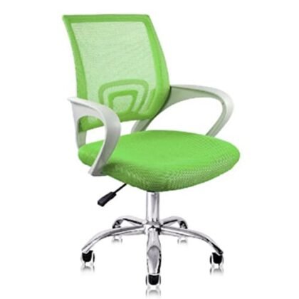 **Opção 1 (Simples e direta):** `Cadeira Escritório Verde` **Opção 2 (Adicionando contexto):** `Cadeira de escritório verde com base cromada e rodinhas` **Opção 3 (Mais descritiva, se o espaço permitir):** `Cadeira de escritório verde, modelo Lisboa, com base cromada e rodinhas para secretária` **Justificativa da escolha:** A opção mais simples ("Cadeira Escritório Verde") é adequada se o contexto da página já fornece informações adicionais sobre o produto. As opções mais descritivas são melhores se a imagem for isolada ou se você quiser fornecer o máximo de informação possível no texto ALT, ajudando tanto o SEO quanto usuários com deficiência visual. A opção 2 é um bom meio termo. A escolha final dependerá do contexto da sua página e da quantidade de informações que você deseja transmitir.