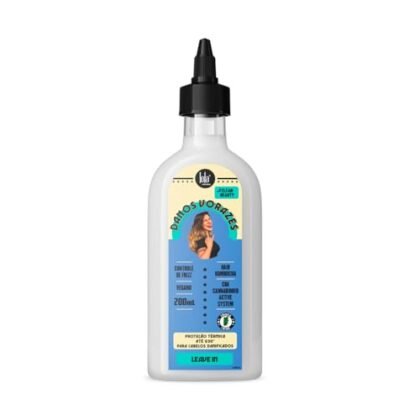 Aqui estão algumas opções de texto ALT, variando em detalhe e foco, usando "Leave-In Lola Cosmetics": **Opção 1 (Simples):** `Leave-In Lola Cosmetics Danos Vorazes 200ml.` **Opção 2 (Um pouco mais descritiva):** `Leave-In Lola Cosmetics Danos Vorazes, embalagem de 200ml. Produto para cabelos danificados.` **Opção 3 (Focando na marca):** `Embalagem do Leave-In Lola Cosmetics da linha Danos Vorazes, ideal para reparação capilar.` **Opção 4 (Para e-commerce, enfatizando a busca):** `Leave-In Lola Cosmetics Danos Vorazes 200ml - Cuidado e tratamento para cabelos danificados disponível para compra online.` **Qual escolher?** * **Simples:** Se o contexto da imagem já for claro (ex: em uma página de produto). * **Descritiva:** Bom para acessibilidade e SEO, quando a imagem precisa de mais explicação. * **Marca:** Se o foco é o reconhecimento da marca. * **E-commerce:** Para otimizar para buscas e indicar que o produto está disponível para venda. Escolha a opção que melhor se encaixa no contexto da sua imagem e no objetivo do seu site/página.