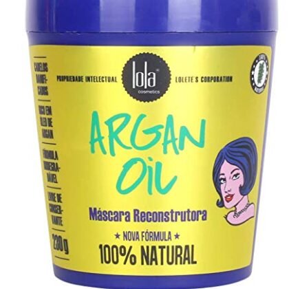 Aqui estão algumas opções de texto ALT para a imagem, utilizando "Lola Argan", com diferentes níveis de detalhe: **Opção 1 (Curta e direta):** `Lola Argan - Máscara Capilar Lola 230G Argan Oil` **Opção 2 (Um pouco mais descritiva):** `Lola Argan: Máscara de tratamento capilar Lola 230G com óleo de Argan.` **Opção 3 (Focada no benefício):** `Lola Argan: Máscara Lola 230G Argan Oil para hidratação e nutrição dos cabelos.` **Opção 4 (Ideal para e-commerce, inclui o nome da marca):** `Produto Lola Argan: Máscara Capilar Lola 230G Argan Oil da marca Lola Cosmetics.` **Qual escolher?** A melhor opção depende do contexto da imagem e do seu público. * Se o objetivo é apenas garantir acessibilidade, a **Opção 1** é suficiente. * Se você quer atrair mais cliques ou tráfego, a **Opção 3** ou **Opção 4** podem ser melhores, pois destacam os benefícios do produto e incluem o nome da marca. * Se a imagem é usada em uma página de produto, a **Opção 4** é ideal para identificar claramente o produto e a marca. Lembre-se de escolher a opção que melhor descreve a imagem e oferece informações úteis para os usuários.