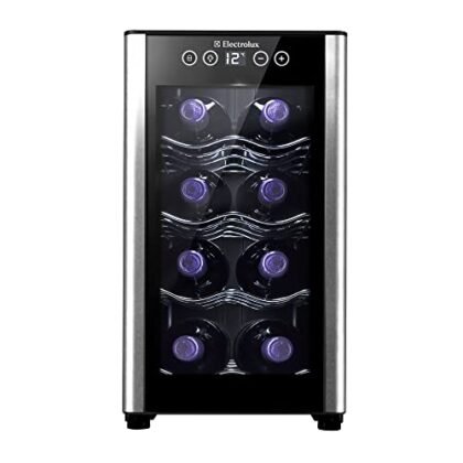 Aqui estão algumas opções de texto ALT, com diferentes níveis de detalhe, usando "Adega Electrolux": **Opção 1 (Mais simples e direta):** ``` Adega Electrolux para 8 garrafas, design elegante em preto com acabamento em alumínio. ``` **Opção 2 (Um pouco mais descritiva):** ``` Adega Electrolux ACB08, compacta e ideal para 8 garrafas. Design moderno com porta preta e detalhes em alumínio. ``` **Opção 3 (Com foco na voltagem):** ``` Adega Electrolux Bivolt, com capacidade para 8 garrafas. Acabamento em alumínio e design sofisticado em preto. ``` **Opção 4 (Incluindo o número de portas):** ``` Adega Electrolux com 1 porta, armazena até 8 garrafas. Design elegante em preto e acabamento em alumínio. ``` **Qual escolher?** * Se o espaço for limitado ou você quiser um texto ALT rápido e fácil, use a **Opção 1**. * Se você quiser destacar as características mais importantes, use a **Opção 2**. * Se a voltagem for um ponto importante para o usuário, use a **Opção 3**. * Se você quiser incluir o número de portas, use a **Opção 4**. A escolha final depende do contexto e do que você quer destacar na imagem. O importante é que o texto seja conciso, descritivo e relevante para o conteúdo da página.