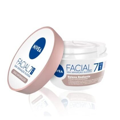Aqui estão algumas opções de texto ALT para a imagem, utilizando "NIVEA 7 em 1", com variações para diferentes ênfases: * **Opção 1 (Mais simples e direta):** NIVEA 7 em 1 Hidratante Facial Beleza Radiante, 100g. * **Opção 2 (Um pouco mais descritiva):** NIVEA 7 em 1: Hidratante facial para uma beleza radiante em um frasco de 100g. * **Opção 3 (Focando nos benefícios - se a imagem mostrar isso):** NIVEA 7 em 1: Pele radiante e hidratada com este creme facial. * **Opção 4 (Se a embalagem estiver bem visível):** Embalagem do Hidratante Facial NIVEA 7 em 1 Beleza Radiante, 100g. A melhor escolha depende do contexto da imagem e do que você deseja destacar.