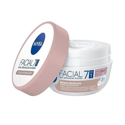 Aqui estão algumas opções de texto ALT para a imagem, usando "NIVEA Radiante 7em1", com foco diferente: **Opção 1 (Descritiva):** `NIVEA Radiante 7em1: Hidratante facial que oferece 7 benefícios em 1, incluindo redução de marcas escuras, controle de oleosidade, uniformização e hidratação da pele.` **Opção 2 (Foco nos benefícios):** `NIVEA Radiante 7em1: Conquiste uma pele radiante com 7 benefícios: hidratação, controle da oleosidade, uniformização do tom e muito mais!` **Opção 3 (Curta e direta):** `NIVEA Radiante 7em1: Seu hidratante facial completo para uma pele radiante e protegida.` **Opção 4 (Com palavras-chave adicionais):** `NIVEA Radiante 7em1: Hidratante facial com FPS e efeito matte. Reduz marcas, uniformiza e ilumina a pele.` **Qual escolher?** * Se você quer ser mais descritivo, a **Opção 1** é uma boa escolha. * Se o foco for nos benefícios, use a **Opção 2**. * Para algo rápido e direto, a **Opção 3** é ideal. * Se quiser incluir mais palavras-chave relevantes (FPS, efeito matte), use a **Opção 4**. O melhor texto ALT dependerá do contexto da sua página e do que você quer destacar sobre o produto.