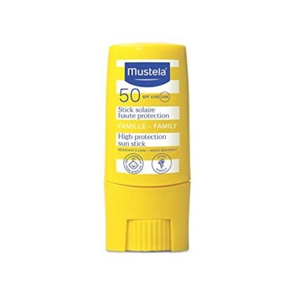 Aqui estão algumas opções de texto alternativo (alt text) para a imagem, utilizando "Mustela Stick Solar", variando em detalhe: **Opção 1 (Simples e direta):** `Mustela Stick Solar FPS 50 para proteção solar facial.` **Opção 2 (Um pouco mais descritiva):** `Mustela Stick Solar, protetor solar facial em bastão com FPS 50, ideal para proteger a pele sensível do rosto do sol.` **Opção 3 (Incluindo benefícios):** `Mustela Stick Solar FPS 50. Proteção solar facial em formato prático de bastão. Fórmula hipoalergênica para alta proteção e cuidado com a pele de todos os tipos.` **Opção 4 (Se a imagem mostrar alguém usando):** `Uma pessoa aplicando Mustela Stick Solar no rosto para proteção solar. Protetor solar facial em bastão com FPS 50.` **Qual escolher?** * **Simples:** Se o contexto da página já explica bem o produto. * **Mais descritiva:** Se a imagem precisa se "defender" sozinha, ou se o foco é enfatizar os benefícios. * **Com cena de uso:** Se a imagem mostrar o produto sendo aplicado, isso ajuda a ilustrar a praticidade. Lembre-se de escolher a opção que melhor se adapta ao contexto da página onde a imagem será utilizada e ao que você deseja comunicar. O texto ALT deve ser conciso e informativo, descrevendo o conteúdo da imagem da maneira mais clara possível.