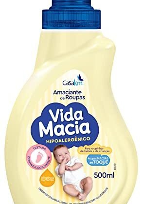 Aqui estão algumas opções de texto ALT para a imagem, considerando o contexto e a solicitação: **Opção 1 (Simples e direta):** `Amaciante Hipoalergênico Casa Km Vida Macia Glicerina & Camomila 500ml` **Opção 2 (Um pouco mais descritiva):** `Embalagem de Amaciante Hipoalergênico Casa Km Vida Macia, com glicerina e camomila, frasco de 500ml.` **Opção 3 (Focando no benefício):** `Amaciante Hipoalergênico Casa Km Vida Macia, ideal para peles sensíveis, com glicerina e camomila para um toque suave e relaxante.` **Qual escolher?** * A opção 1 é a mais simples e rápida. * A opção 2 adiciona um pouco mais de contexto sobre o que está sendo mostrado na imagem. * A opção 3 destaca o principal benefício do produto para quem tem pele sensível. Selecione a opção que melhor se adapta ao seu site e ao objetivo da imagem. Se a imagem for para e-commerce, a opção 2 ou 3 podem ser mais interessantes. Se for para um blog, a opção 3 pode ser melhor.