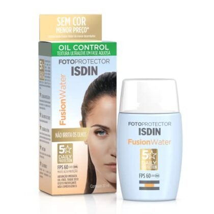 Aqui estão algumas opções de texto ALT, variando em descrição e foco: **Opção 1 (Simples e Direta):** `Protetor Solar Facial ISDIN` **Opção 2 (Um pouco mais descritiva):** `Protetor Solar Facial ISDIN em embalagem branca e azul.` **Opção 3 (Focando nos benefícios - ideal para SEO e acessibilidade):** `Protetor Solar Facial ISDIN com FPS 60, proteção avançada para o rosto.` **Opção 4 (Para e-commerce, considerando o nome completo):** `Protetor Solar Facial ISDIN Fusion Water 5 Stars FPS 60` **Qual escolher?** * **Se o contexto da imagem já deixa claro que é um protetor solar:** A opção 1 ou 2 são suficientes. * **Se você quer destacar o nível de proteção e o tipo de produto:** A opção 3 é melhor. * **Se você precisa garantir que o usuário encontre o produto específico:** A opção 4 é a ideal. A escolha final depende do contexto da imagem e do objetivo da sua página web. A opção mais descritiva e que inclui informações relevantes para o usuário (como FPS) é geralmente a melhor prática para acessibilidade e SEO.