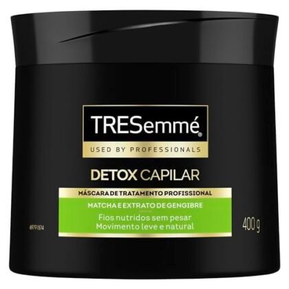 Aqui estão algumas opções de texto ALT para a imagem, utilizando "Detox Capilar", com diferentes níveis de detalhe: **Opções curtas e diretas:** * Detox Capilar * Máscara Detox Capilar **Opções mais descritivas:** * Máscara de Tratamento TRESemmé Detox Capilar * Pote da Máscara TRESemmé Detox Capilar * Detox Capilar: Máscara de tratamento para cabelos. **Opção mais completa (se houver espaço):** * Máscara de Tratamento TRESemmé Detox Capilar 400g: Limpeza e revitalização para seus cabelos. A escolha ideal dependerá do contexto em que a imagem está sendo utilizada e da importância de fornecer mais detalhes. Se a imagem for acompanhada de uma descrição textual, a opção mais curta pode ser suficiente. Se a imagem for o único meio de transmitir informações, uma opção mais descritiva é recomendada.