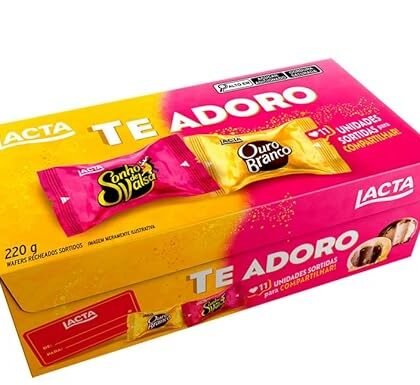 Aqui estão algumas opções de texto ALT para a imagem, considerando diferentes focos: **Opção 1 (Simples e direta):** `Bombons Sortidos Lacta: Caixa Sonho de Valsa e Ouro Branco 220g` **Opção 2 (Um pouco mais descritiva):** `Bombons Sortidos Lacta: Caixa com bombons Sonho de Valsa e Ouro Branco, peso total 220g.` **Opção 3 (Focada na marca):** `Bombons Sortidos Lacta: Uma deliciosa combinação de Sonho de Valsa e Ouro Branco em uma única caixa de 220g.` **Opção 4 (Se a imagem mostrar a caixa aberta):** `Bombons Sortidos Lacta: Caixa aberta mostrando bombons Sonho de Valsa e Ouro Branco.` **Qual escolher?** * Se o contexto da imagem é puramente para identificação, a **Opção 1** é suficiente. * Se você quer dar um pouco mais de informação, a **Opção 2** é uma boa escolha. * Se o foco é reforçar a marca, a **Opção 3** é ideal. * Se a imagem mostrar detalhes específicos (como a caixa aberta), a **Opção 4** é mais apropriada. Escolha a opção que melhor se adapta ao contexto da imagem e ao objetivo da sua página web.