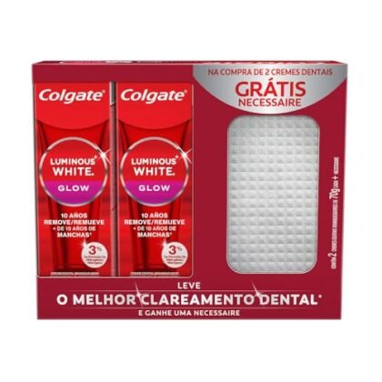 Aqui estão algumas opções de texto ALT para a imagem, utilizando "Clareamento Dental" e variando em detalhes: **Opção 1 (Simples e direta):** `Clareamento Dental: Creme Dental Colgate Luminous White Glow, 2 unidades, com necessaire.` **Opção 2 (Um pouco mais detalhada):** `Clareamento Dental com Colgate Luminous White Glow: Imagem de dois cremes dentais e uma necessaire.` **Opção 3 (Focada no benefício):** `Clareamento Dental em casa com o Creme Dental Colgate Luminous White Glow. Kit com 2 unidades e necessaire.` **Opção 4 (Para acessibilidade):** `Imagem de produto de Clareamento Dental: Creme Dental Colgate Luminous White Glow (70g, 2 unidades) e uma necessaire. Destinado ao clareamento dental.` **Qual escolher?** A melhor opção depende do contexto da imagem e do seu objetivo. Se você precisa ser conciso, a Opção 1 é ideal. Se você quer dar mais detalhes, a Opção 2 ou 3 podem ser melhores. Se você precisa garantir a acessibilidade para pessoas com deficiência visual, a Opção 4 é a mais completa.