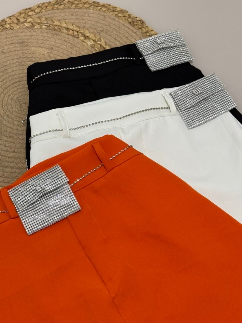 SHORT SAIA EM ALFAIATARIA COM CINTO BOLSINHO EM STRASS COM ZÍPER LATERAL – Imagem 3 [nsid:816791981]