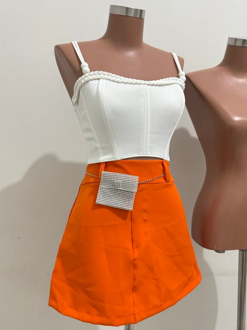 SHORT SAIA EM ALFAIATARIA COM CINTO BOLSINHO EM STRASS COM ZÍPER LATERAL – Imagem 2 [nsid:816791985]