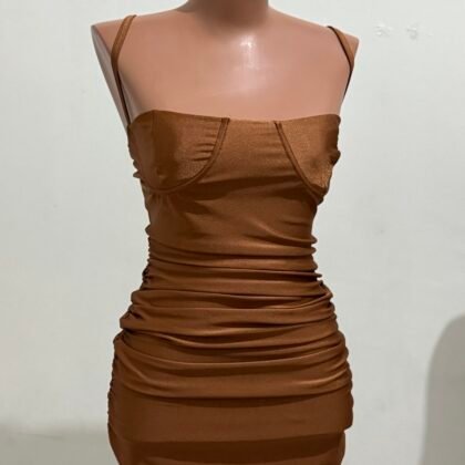 VESTIDO MEIA TAÇA EM POLIAMIDA ACETINADA COM ARO DE SUSTENTAÇÃO, ELÁSTICO FRANZIDO COM EFEITO EMPINA BUMBUM E REGULAGEM NA ALÇA – Imagem 1 [nsid:826972132]