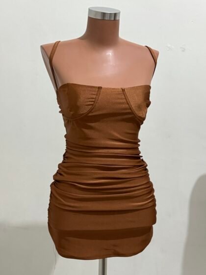 VESTIDO MEIA TAÇA EM POLIAMIDA ACETINADA COM ARO DE SUSTENTAÇÃO, ELÁSTICO FRANZIDO COM EFEITO EMPINA BUMBUM E REGULAGEM NA ALÇA – Imagem 1 [nsid:826972132]