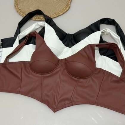 CROPPED EM COURO FAKE COM BARBATANAS, BOJO E REGULAGEM NAS COSTAS – Imagem 1 [nsid:859082098]
