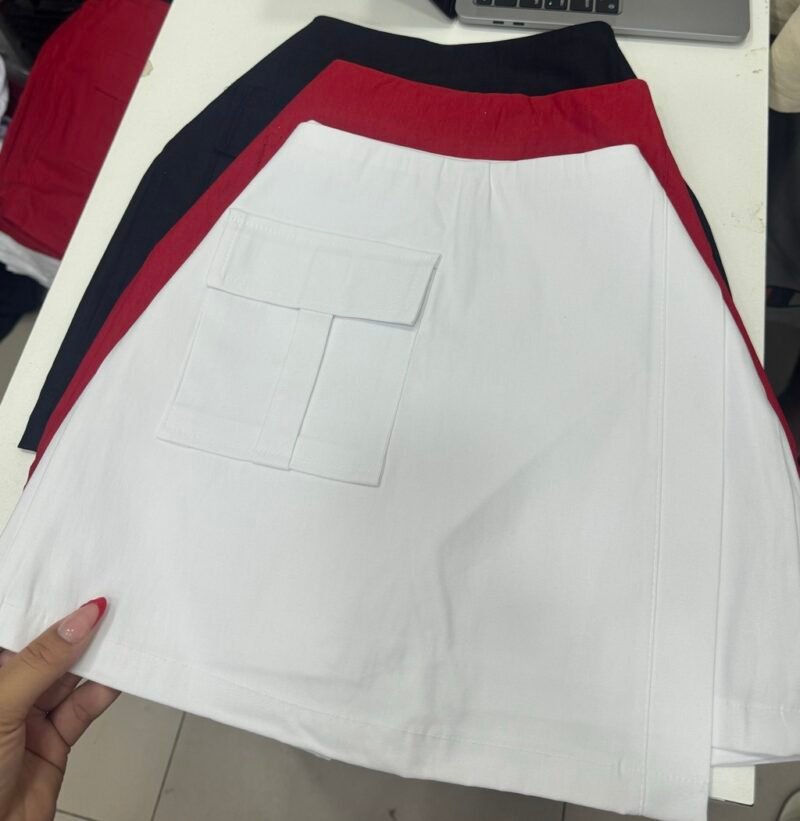 SHORT SAIA COM BOLSO E ZÍPER LATERAL EM BENGALINE – Imagem 2 [nsid:762940440]
