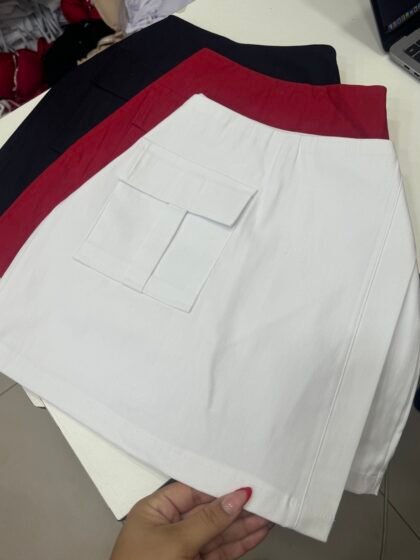SHORT SAIA COM BOLSO E ZÍPER LATERAL EM BENGALINE – Imagem 1 [nsid:762940468]