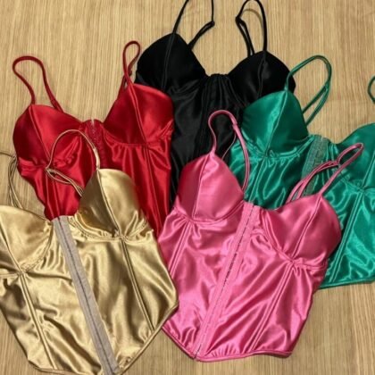 CORSELET YRIS EM MALHA PRADA ACETINADO COM COLCHETES, BOJO E REGULAGEM NA ALÇA – Imagem 1 [nsid:686258643]