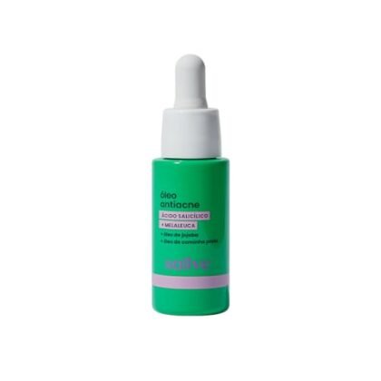 Aqui estão algumas opções de texto ALT para a imagem, levando em conta diferentes níveis de detalhe: **Opção 1: Mais curta e direta:** `Óleo Antiacne Sallve em frasco branco.` **Opção 2: Um pouco mais descritiva:** `Frasco de 30g do Óleo Antiacne Sallve, contendo ácido salicílico e melaleuca.` **Opção 3: Focada na função:** `Óleo Antiacne Sallve para tratamento de acne, com ácido salicílico e melaleuca.` **Opção 4: Pensando em acessibilidade (se houver elementos visuais específicos relevantes):** `Close-up do frasco branco do Óleo Antiacne Sallve. O rótulo indica que contém ácido salicílico e melaleuca para combater a acne. [Se houver detalhes adicionais na imagem, como a textura do óleo, a embalagem, ou o rosto de alguém usando, mencione aqui]` **Qual opção escolher?** * Se o contexto da imagem já deixar claro que se trata de um produto de beleza antiacne, a opção 1 pode ser suficiente. * Se você quer dar mais informações sobre os ingredientes principais, a opção 2 é melhor. * Se você quer enfatizar a função do produto, escolha a opção 3. * Se você precisa ser o mais acessível possível e descrever os detalhes visuais relevantes da imagem, use a opção 4. Lembre-se que o texto ALT ideal deve ser conciso, informativo e relevante para o contexto da imagem na página.