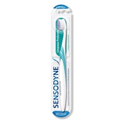 Aqui estão algumas opções de texto ALT, variando em descrição: **Opção 1 (Curta e direta):** `Sensodyne Limpeza Profunda: Escova de dente extra macia.` **Opção 2 (Um pouco mais descritiva):** `Escova de dente Sensodyne Limpeza Profunda para dentes sensíveis.` **Opção 3 (Mais completa, usando as palavras-chave do título):** `Sensodyne Limpeza Profunda: Escova de dente extra macia para limpeza profunda e interdental de dentes sensíveis.` **Qual escolher?** Depende do contexto da imagem e do seu objetivo. Se a imagem é auto-explicativa e você precisa ser breve, a Opção 1 é suficiente. Se você quer enfatizar a sensibilidade dos dentes, a Opção 2 é melhor. A Opção 3 é ideal se você quer cobrir todos os aspectos da escova e garantir que a imagem seja encontrada em buscas. **Recomendação:** Opte pela **Opção 3** se você quer otimizar para SEO e garantir que o texto ALT seja informativo para usuários com deficiência visual.