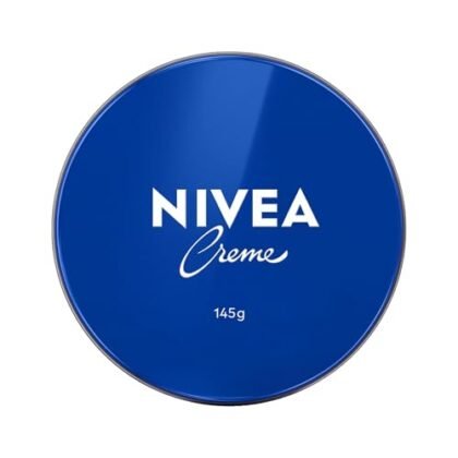 Aqui estão algumas opções de texto ALT para a imagem do produto NIVEA Creme Lata, considerando diferentes focos: **Opção 1 (Simples e direta):** `NIVEA Creme Lata - Hidratação profunda para a pele.` **Opção 2 (Destacando o ícone):** `Clássica lata azul de NIVEA Creme, sinônimo de hidratação e cuidado com a pele.` **Opção 3 (Mencionando benefícios):** `NIVEA Creme: Hidratação para áreas ressecadas como cotovelos, calcanhares e mãos.` **Opção 4 (Focada no reconhecimento da marca):** `NIVEA Creme - A tradicional lata azul para o cuidado da sua pele.` **Opção 5 (Se a imagem mostrar a lata em uso):** `Aplicando NIVEA Creme para hidratar a pele ressecada. Hidratação profunda com NIVEA.` **Recomendação:** A escolha ideal depende do contexto da imagem. Se o foco for o produto em si, a Opção 1 ou 2 são boas. Se a imagem destacar o uso ou os benefícios, a Opção 3 ou 5 podem ser mais apropriadas. Se o objetivo for simplesmente reforçar a marca, a opção 4 funciona bem. Lembre-se, o texto ALT deve ser conciso e descritivo.