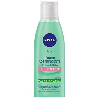 Aqui estão algumas opções de texto ALT para a imagem, utilizando "Tônico Anti-Brilho", com diferentes níveis de detalhe: **Opção 1 (Curta e direta):** `Tônico Anti-Brilho NIVEA para controle da oleosidade.` **Opção 2 (Um pouco mais descritiva):** `Frasco de Tônico Anti-Brilho NIVEA. Fórmula com vitamina B5 para remover impurezas e controlar a oleosidade.` **Opção 3 (Foco na embalagem e benefícios):** `Embalagem do Tônico Anti-Brilho NIVEA, produto para limpeza facial que ajuda a reduzir a oleosidade e promove uma pele mais saudável.` **Qual escolher?** * Se o contexto da imagem já é claro (por exemplo, em uma página de produto NIVEA), a opção 1 é suficiente. * Se você quer enfatizar os benefícios do produto, a opção 2 ou 3 são melhores. * Se a imagem for a única representação do produto, a opção 3 pode ser a mais informativa. Lembre-se que o objetivo do texto ALT é descrever a imagem para quem não pode vê-la, então escolha a opção que melhor se adapta ao seu contexto.