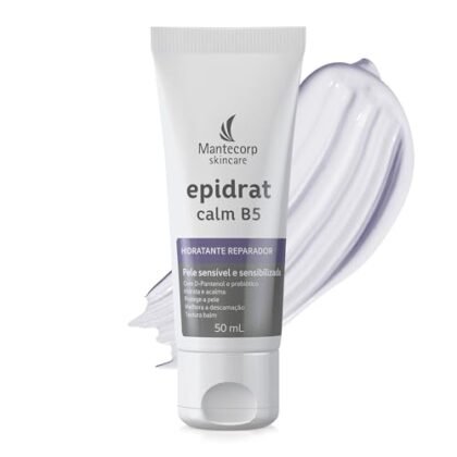 Aqui estão algumas opções de texto ALT para a imagem, usando "Epidrat Calm B5", variando em detalhes e foco: **Opção 1 (Mais concisa):** `Epidrat Calm B5 hidratante facial para pele sensível.` **Opção 2 (Um pouco mais descritiva):** `Epidrat Calm B5: hidratante facial da Mantecorp para peles sensíveis, com ação calmante.` **Opção 3 (Foco na embalagem):** `Embalagem do hidratante facial Epidrat Calm B5, da Mantecorp.` **Opção 4 (Se a imagem mostrar a textura):** `Epidrat Calm B5: creme hidratante facial para pele sensível. (Se a textura for visível, adicione algo como "Textura leve e cremosa.")` **Qual escolher?** * A **Opção 1** é a mais rápida e direta. * A **Opção 2** adiciona mais contexto sobre a marca e o benefício calmante. * A **Opção 3** é útil se o foco da imagem for a embalagem em si. * A **Opção 4** é ideal se a textura do produto for visível na imagem. **Recomendação:** Para a maioria dos casos, a **Opção 2** provavelmente seria a melhor escolha, pois fornece uma boa quantidade de informação relevante para quem não pode ver a imagem.