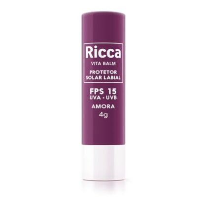 Aqui estão algumas opções de texto ALT para a imagem, utilizando "Protetor Labial Amora", com diferentes níveis de detalhe: **Opção 1 (Mais simples):** ``` Protetor Labial Amora Ricca FPS15. ``` **Opção 2 (Um pouco mais descritiva):** ``` Protetor Labial Amora Ricca FPS15 em embalagem blister individual. ``` **Opção 3 (Focada no benefício):** ``` Protetor Labial Amora para lábios protegidos com FPS15, da Ricca. ``` **Opção 4 (Mais completa):** ``` Imagem da embalagem blister do Protetor Labial Amora Ricca com FPS15. Ideal para proteger os lábios do sol. ``` **Qual escolher?** * A opção mais simples é boa se você precisa de algo rápido e direto. * As opções mais descritivas e focadas no benefício são melhores se você quiser dar mais informações aos usuários com deficiência visual ou se o contexto da imagem exigir mais detalhes. **Recomendação:** Eu recomendaria usar a **Opção 2** ou a **Opção 3** como um bom equilíbrio entre concisão e informação.