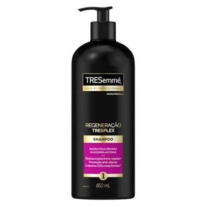Aqui estão algumas opções de texto ALT para a imagem, utilizando "Regeneração TRESplex", com diferentes níveis de detalhe: **Opções Curtas e Diretas:** * Regeneração TRESplex Shampoo TRESemmé. * Shampoo TRESemmé Regeneração TRESplex. **Opções um pouco mais Descritivas:** * Frasco de shampoo TRESemmé Regeneração TRESplex, 650ml. * Shampoo para regeneração capilar TRESemmé Regeneração TRESplex. **Opção com foco nos benefícios:** * Shampoo TRESemmé Regeneração TRESplex para cabelos danificados. **Recomendação:** A escolha ideal depende do contexto da página. Se a imagem for puramente decorativa, uma opção curta é suficiente. Se a imagem é fundamental para entender o produto, uma opção mais descritiva é melhor. Se o foco é atrair clientes, a opção com os benefícios é mais indicada.