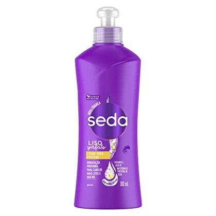 Aqui estão algumas opções de texto ALT para a imagem, focando em diferentes aspectos: **Opção 1 (Descritiva e simples):** `Seda Liso Perfeito Creme para Pentear, embalagem branca de 300ml.` **Opção 2 (Destacando o benefício):** `Creme para Pentear Seda Liso Perfeito, para cabelos lisos e sem frizz.` **Opção 3 (Focando na marca e produto):** `Seda Liso Perfeito: o creme para pentear ideal para um liso perfeito e natural.` **Opção 4 (Mais completa):** `Seda Liso Perfeito 300ml: creme para pentear que alinha os fios e proporciona um liso impecável, da marca Seda.` **Recomendação:** A melhor opção depende do contexto da imagem. Se a imagem estiver em uma página de produto, a Opção 1 ou 4 são boas escolhas. Se a imagem estiver em um anúncio ou post de blog, a Opção 2 ou 3 podem ser mais eficazes.
