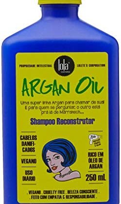 Aqui estão algumas opções de texto ALT, variando em detalhe: **Opção 1 (Mais simples):** `Reconstrução Argan - Shampoo Lola Cosmetics` **Opção 2 (Um pouco mais descritiva):** `Shampoo Reconstrutor Argan de 250ml da Lola Cosmetics para Reconstrução capilar.` **Opção 3 (Focando no benefício):** `Reconstrução Argan: Shampoo Lola Cosmetics para cabelos danificados, promovendo força e vitalidade.` **Opção 4 (Com marca e produto):** `Lola Cosmetics - Argan Shampoo Reconstrutor 250ml para Reconstrução Argan nos cabelos.` **Qual escolher?** * Se o contexto da imagem já deixa claro que é um shampoo e da Lola Cosmetics, a **Opção 1** é suficiente. * Se você precisa de um pouco mais de informação, a **Opção 2** é uma boa escolha. * Se o foco é o benefício principal do produto, use a **Opção 3**. * Se o contexto não deixa claro a marca, use a **Opção 4**. A escolha depende do contexto em que a imagem está sendo usada. O importante é que o texto ALT seja breve, descritivo e relevante para a imagem.