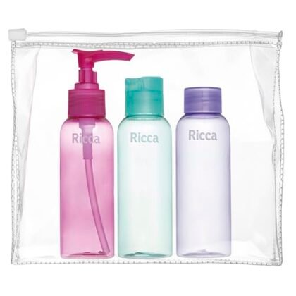 **Opções de texto ALT:** * **Frascos Viagem Ricca** (simples e direto, atende ao básico) * **Conjunto Frascos Viagem Ricca** (adiciona informação sobre ser um conjunto) * **Kit Frascos Viagem Ricca para levar seus produtos** (mais descritivo, destaca a utilidade) A escolha dependerá do contexto da imagem e do quanto de detalhe você deseja incluir. Se a imagem mostrar os frascos em um contexto de viagem, a terceira opção pode ser a melhor. Se for apenas a foto dos frascos, a segunda opção é boa.