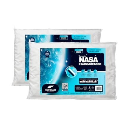 Aqui estão algumas opções de texto ALT para a imagem, focando em diferentes aspectos e otimizações: **Opção 1 (Simples e Descritiva):** `Travesseiro Nasa Up 3 da Fibrasca, kit com dois travesseiros para fronhas 50x70 cm.` **Opção 2 (Foco no Material e Benefícios):** `Travesseiros Nasa da Fibrasca, espuma viscoelástica que se adapta ao contorno da cabeça e pescoço para maior conforto.` **Opção 3 (Incluindo o Modelo e a Marca):** `Kit 2 Travesseiros Nasa Up 3 Fibrasca: Conforto e suporte para uma noite de sono reparadora.` **Opção 4 (Otimizada para SEO, se a página tiver foco em palavras-chave):** `Travesseiro Nasa Fibrasca Up 3, kit com 2 travesseiros para um sono de qualidade. Compre online!` **Qual escolher?** * Se a imagem for puramente ilustrativa, a **Opção 1** é suficiente. * Se você quiser destacar os benefícios do material, use a **Opção 2**. * Se a página tiver como objetivo vender o produto especificamente, a **Opção 3** ou **4** são mais adequadas. **Dicas adicionais para otimizar o texto ALT:** * Seja conciso e relevante. * Use palavras-chave relevantes (se aplicável à estratégia de SEO da página). * Descreva a imagem de forma clara e precisa. * Pense em como a imagem se relaciona com o conteúdo da página. * Evite "encher" o texto ALT com palavras-chave irrelevantes. Lembre-se que o texto ALT deve ser útil para pessoas com deficiência visual e para mecanismos de busca.