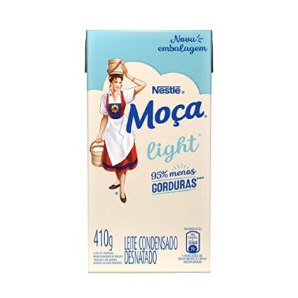 Aqui estão algumas opções de texto ALT para a imagem, com diferentes níveis de detalhe: * **Opção mais simples:** "Moça Light" * **Opção um pouco mais descritiva:** "Moça Light Leite Condensado" * **Opção com foco no produto:** "Lata de Moça Light Leite Condensado" * **Opção mais completa (se relevante):** "Moça Light Leite Condensado 410g" **Qual escolher?** A melhor opção depende do contexto onde a imagem está sendo usada. Se o texto ao redor da imagem já indica que se trata de um produto da Nestlé, a opção mais simples "Moça Light" pode ser suficiente. Se for a primeira vez que o produto é mencionado na página, uma opção mais descritiva como "Moça Light Leite Condensado" é melhor. Se o tamanho da embalagem é importante, inclua "410g".