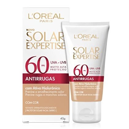 Aqui estão algumas opções de texto ALT, considerando diferentes focos: **Opção 1 (Simples e direta):** ``` Protetor Solar Antirrugas Cor ``` **Opção 2 (Adicionando detalhes básicos):** ``` Protetor Solar Antirrugas Cor FPS 60 ``` **Opção 3 (Mais descritiva, se houver espaço limitado):** ``` Protetor Solar Antirrugas Cor L'Oréal ``` **Opção 4 (Focando no benefício principal):** ``` Protetor Solar Antirrugas Cor para proteção e uniformização da pele ``` A melhor opção depende do contexto da imagem e das limitações de caracteres da plataforma onde você está usando o texto ALT. Se houver espaço, a Opção 4 é a mais informativa. Se o espaço for limitado, a Opção 1 é a mais concisa.