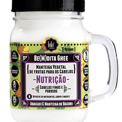 Aqui estão algumas opções de texto ALT para a imagem, utilizando "Reconstrução Vegana", cada uma com uma pequena variação: **Opção 1 (Focada no benefício principal):** ``` Reconstrução Vegana: Manteiga Veg Cap Lola Bemdita Ghee para cabelos danificados, com abacaxi e manteiga de bacuri. ``` **Opção 2 (Mais descritiva):** ``` Reconstrução Vegana: Pote de 350g da Manteiga Veg Cap Lola Bemdita Ghee. Fórmula vegana com abacaxi e manteiga de bacuri para reconstrução capilar. ``` **Opção 3 (Breve e direta):** ``` Reconstrução Vegana: Manteiga Veg Cap Lola, tratamento capilar com abacaxi e bacuri. ``` **Opção 4 (Enfatizando a marca):** ``` Reconstrução Vegana: Manteiga Veg Cap Lola Bemdita Ghee - A solução natural para cabelos que precisam de reconstrução. ``` **Qual escolher?** * Se você quer priorizar o benefício principal, use a **Opção 1**. * Se você precisa ser mais descritivo, use a **Opção 2**. * Se o espaço é limitado, use a **Opção 3**. * Se quer destacar a marca, use a **Opção 4**. Lembre-se que o texto ALT deve ser conciso e relevante para o conteúdo da imagem.