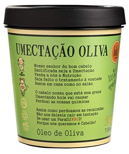 Aqui estão algumas opções de texto ALT para a imagem, variando em nível de detalhe: **Opção 1 (Simples e direta):** ``` Umectação Oliva Lola Cosmetics ``` **Opção 2 (Um pouco mais descritiva):** ``` Umectação Oliva Lola Cosmetics, embalagem verde e preta. ``` **Opção 3 (Destacando o produto):** ``` Produto para umectação capilar, Umectação Oliva Lola Cosmetics. ``` **Opção 4 (Foco na marca):** ``` Umectação capilar da Lola Cosmetics, linha Oliva. ``` **Opção 5 (Considerando a acessibilidade):** ``` Pote de produto para cabelo da Lola Cosmetics, Umectação Oliva, embalagem com detalhes em verde e preto. ``` **Qual escolher?** * Se o contexto da imagem já fornece informações sobre a Lola Cosmetics ou produtos capilares, a opção 1 ou 2 são suficientes. * Se você precisa dar mais contexto ao produto, a opção 3 ou 4 são melhores. * Se acessibilidade é uma prioridade, a opção 5 é a mais completa. Lembre-se, o objetivo do texto ALT é fornecer uma descrição para quem não consegue ver a imagem, seja por deficiência visual ou problemas técnicos. Escolha a opção que melhor descreve a imagem e seu contexto.