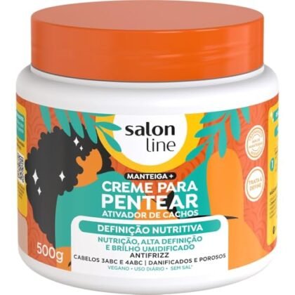 Aqui estão algumas opções de texto ALT para a imagem, utilizando "Definição Nutritiva", com diferentes níveis de detalhe: **Opções curtas e diretas:** * Definição Nutritiva Salon Line * Creme para pentear Definição Nutritiva **Opções mais descritivas:** * Salon Line Creme para Pentear Definição Nutritiva para cabelos cacheados e crespos * Pote de creme para pentear Salon Line, da linha Definição Nutritiva, para cabelos cacheados e crespos. * Produto vegano Salon Line, creme para pentear da linha Definição Nutritiva, 500g. **Opção com foco na funcionalidade:** * Creme para pentear Salon Line Definição Nutritiva: para definir e nutrir cabelos cacheados e crespos. **Qual escolher?** A melhor opção depende do contexto da imagem e do seu objetivo. Se o objetivo é apenas identificar o produto, as opções curtas são suficientes. Se você quer dar mais informações, use as opções mais descritivas. Se o foco é no uso do produto, use a opção com foco na funcionalidade. Recomendo escolher a opção que melhor descreve a imagem e que seja mais relevante para o seu público.