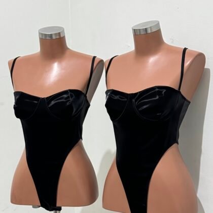BODY CAVADO EM VINIL HOLOGRÁFICO COM ARO DE SUSTENTAÇÃO E FECHO – Imagem 1 [nsid:902240439]
