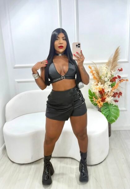 SHORT SAIA EM COURO FAKE COM ARGOLA E ZÍPER LATERAL – Imagem 1 [nsid:907367653]