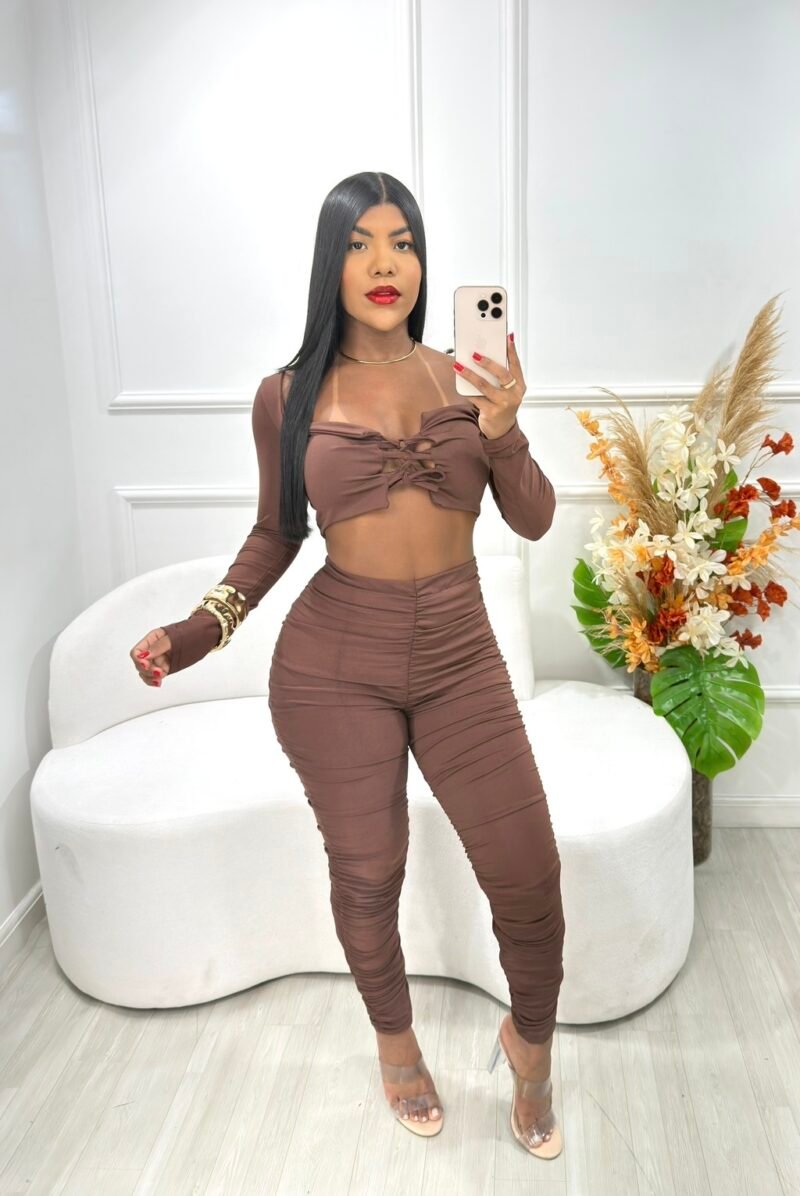 CONJUNTO DRAPEADO EM MALHA SUPLEX COM BOJO (CALÇA + CROPPED) – Imagem 5 [nsid:909321975]