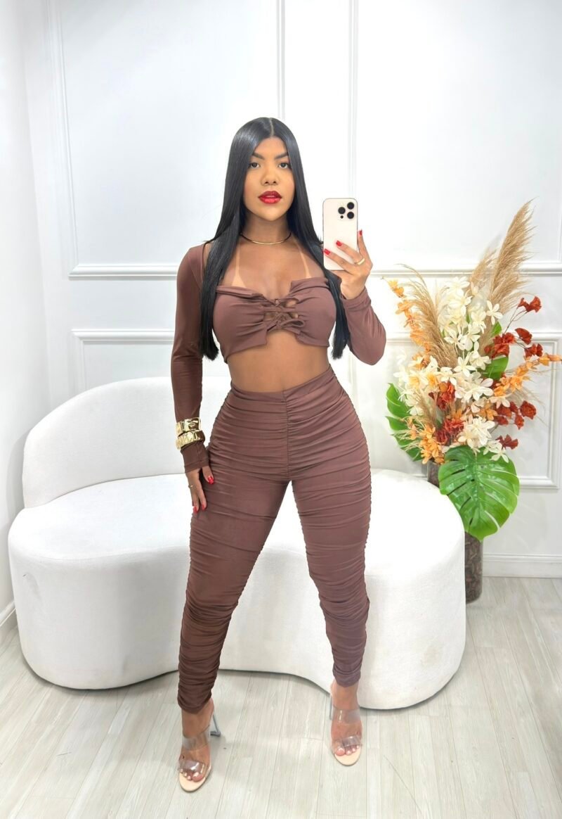 CONJUNTO DRAPEADO EM MALHA SUPLEX COM BOJO (CALÇA + CROPPED) – Imagem 6 [nsid:909322071]