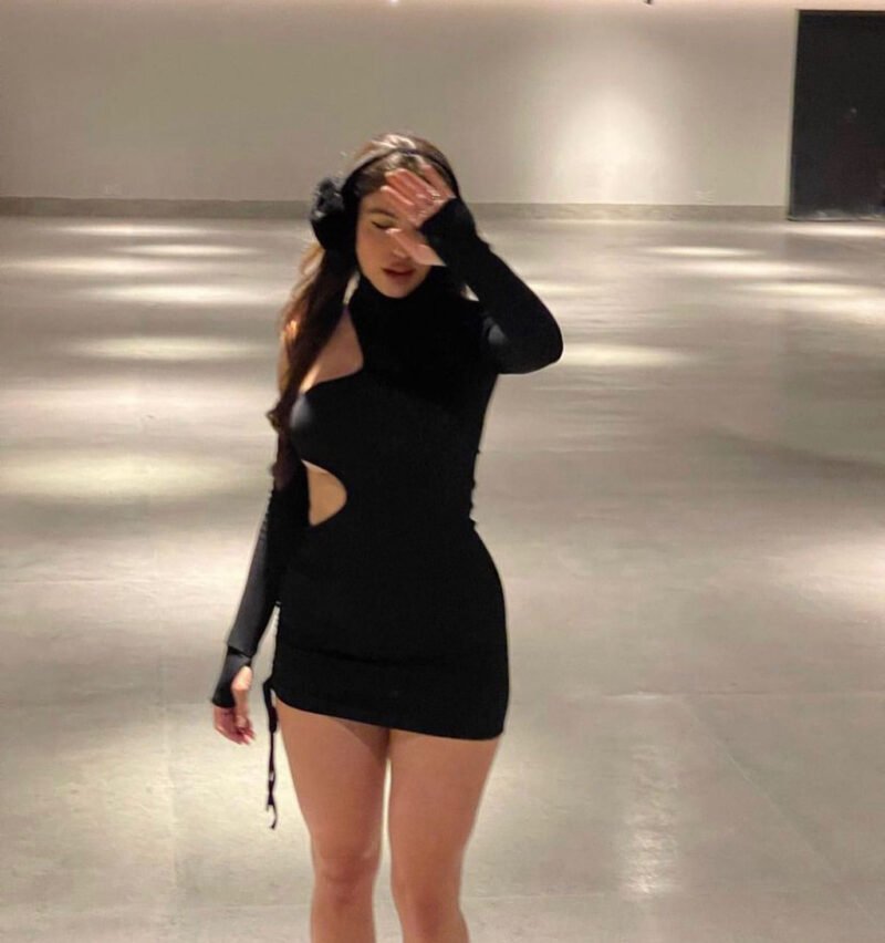 VESTIDO MADY EM MALHA SUPLEX COM BOJO E FRANZIDO LATERAL – Imagem 4 [nsid:912903840]