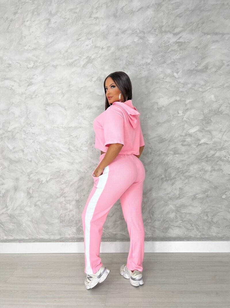 CONJUNTO CLARISSE EM ANARRUGA, CROPPED COM CAPUZ + CALÇA COM LISTRA – Imagem 8 [nsid:940167986]